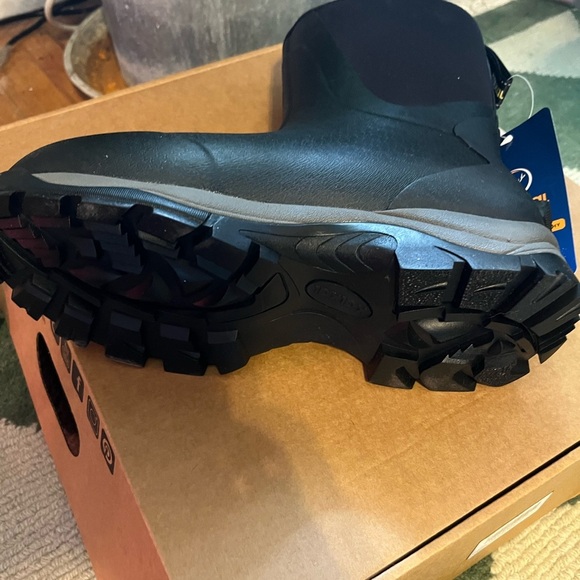 Black Winter & Rain Boots for Women - Picture 4 of 6